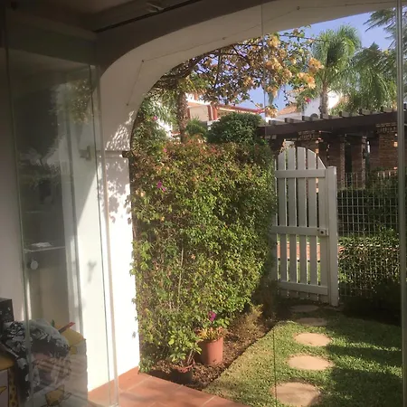 2 Bed - Sleeps 4 - Pool Patio Garden מארבלה