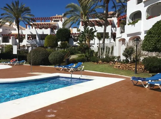 Apartmán 2 Bed - Sleeps 4 - Pool Patio Garden *