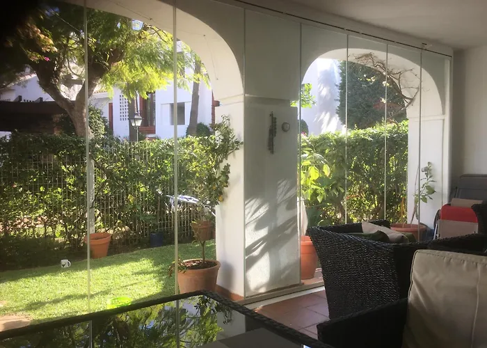 2 Bed - Sleeps 4 - Pool Patio Garden Apartmán *