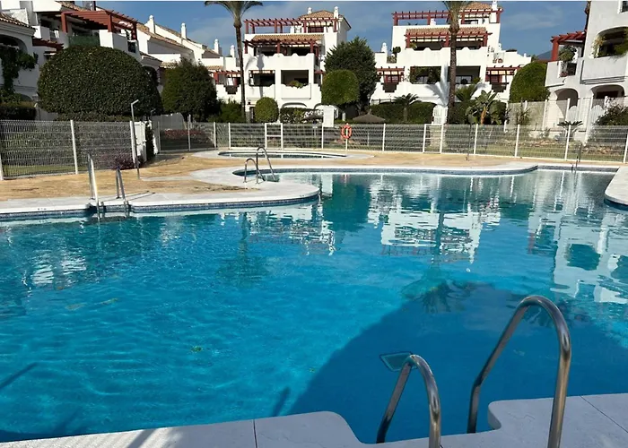 2 Bed - Sleeps 4 - Pool Patio Garden Apartmán *